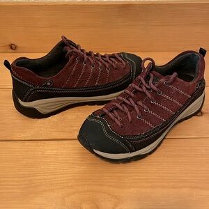 Taos Footwear Women's “Motion” City Hiker/Sneaker, size 7.5, color: wine